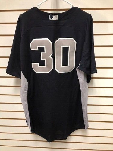 Camiseta deportiva auténtica de David Robertson de los Yankees de Nueva York 2013 usada en el juego de los Filis de las Grandes Ligas - Imagen 2 de 3