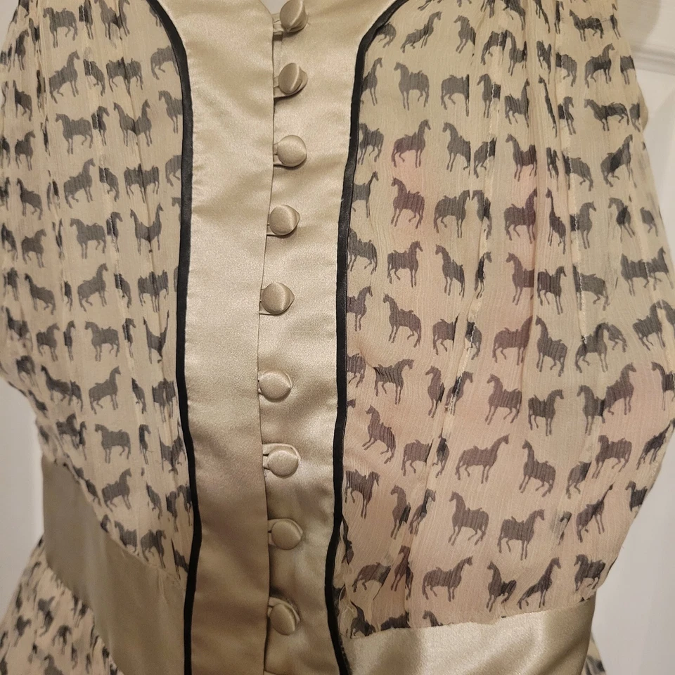 Blusa montura Anthropologie Development de Erica Davies caballo de seda Foto 3 de 4