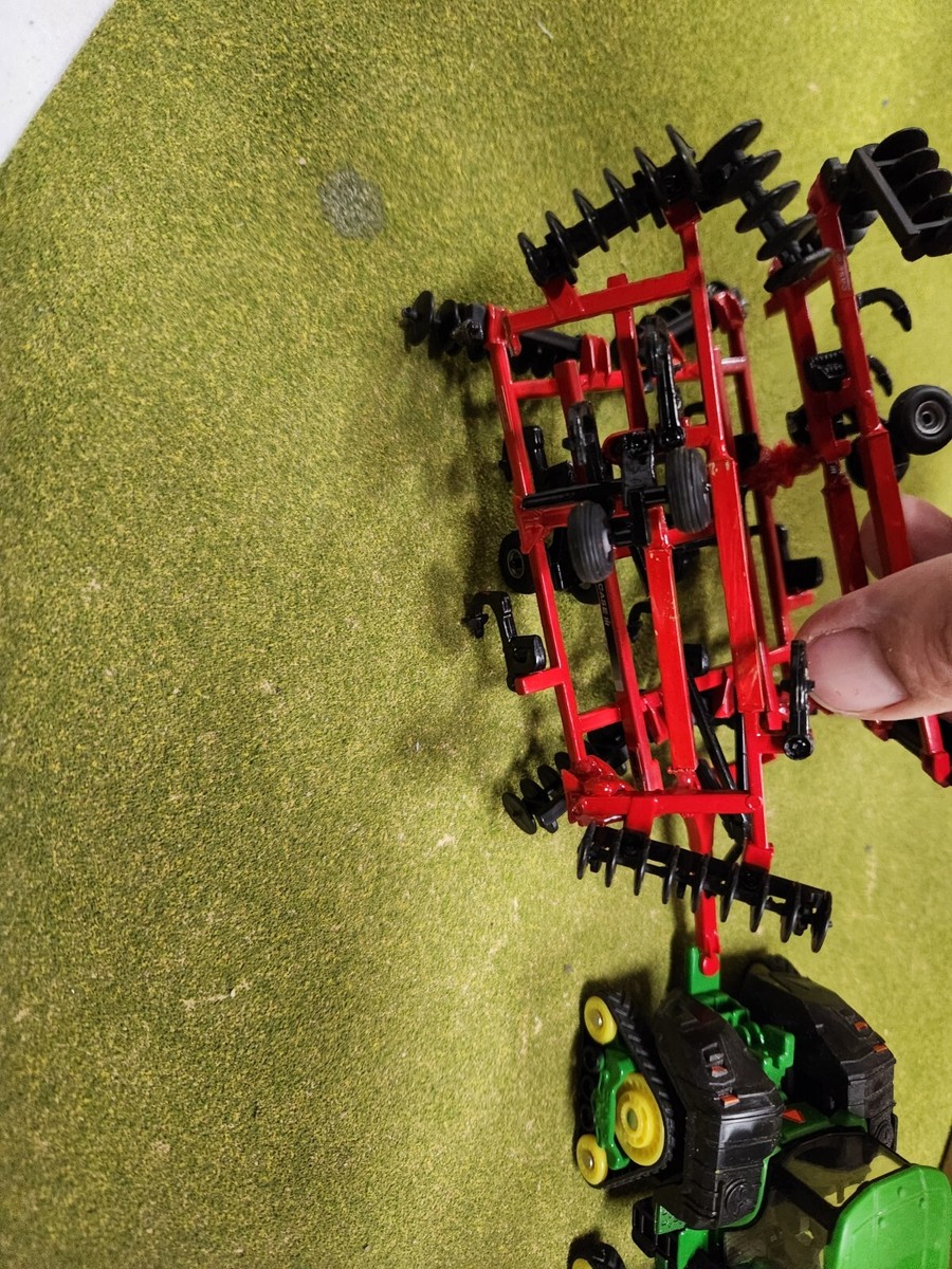 1/64 ERTL CASE IH CUSTOM 13 shank, FOLDING MRX690 DISK RIPPER