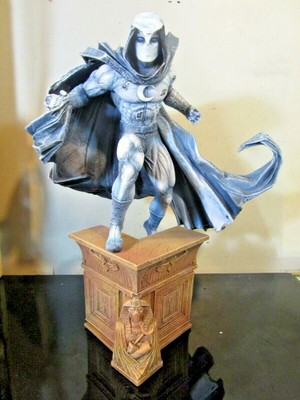 diamond select moon knight