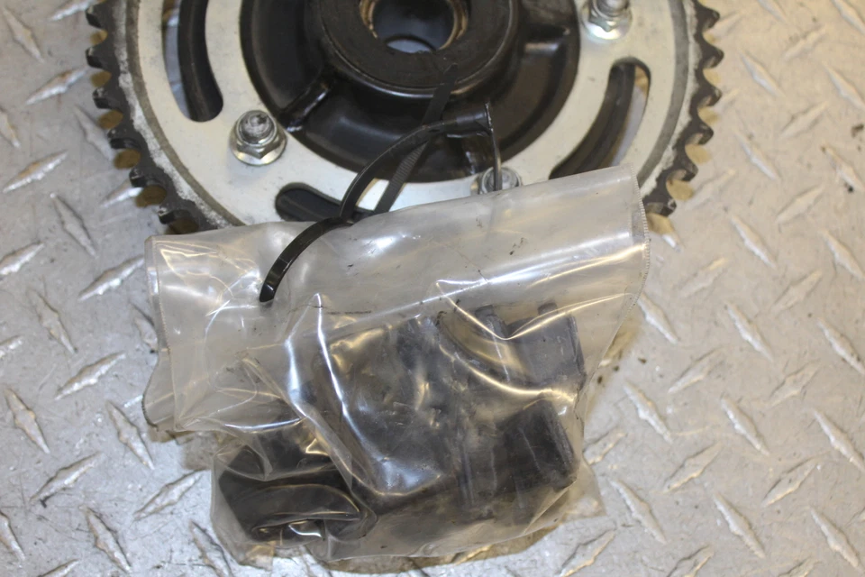 2007 SUZUKI BANDIT 1250S GSF1250S RODA DENTADA TRASEIRA 43T - Imagem 4 de 4