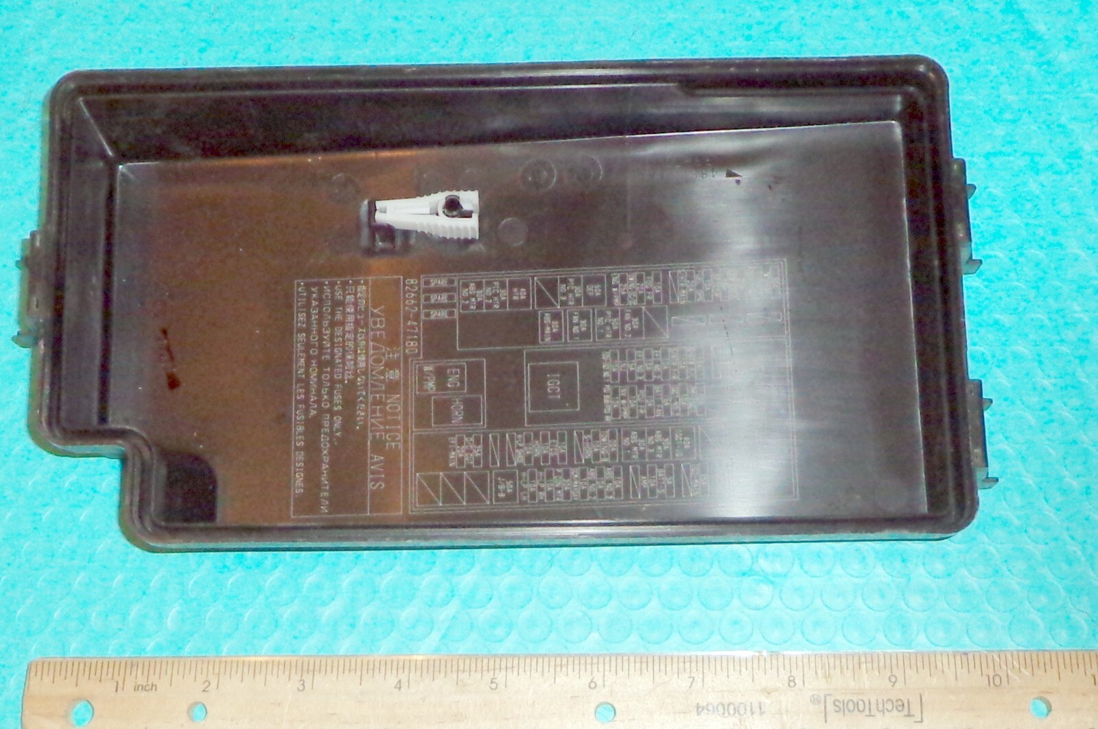 2016-2019 Toyota Prius 1.8L Engine Fuse Box Cover  82662-47180 OEM