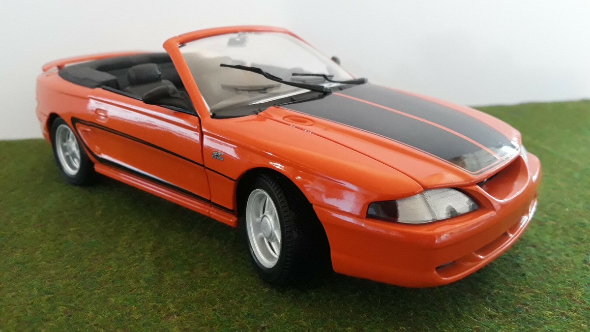 FORD MUSTANG GT GRAPHIC 1994 cabriolet 1/18 EAGLE'S RACE UNIVERSAL