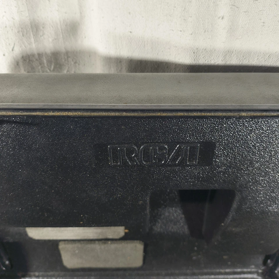 Vintage 1988 RCA CC310 Vhs Camcorder Pro Edit W/ Battery Untested* In Case  - Image 4 of 4