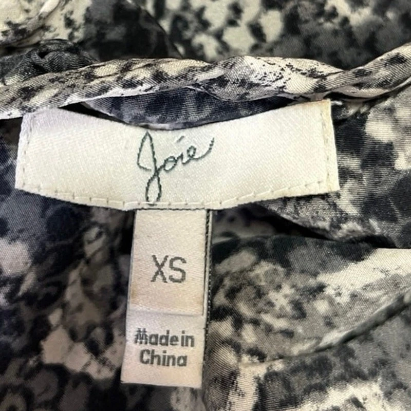 Joie 100% Silk Gray Animal Snake Print Short Dolman Sleeve Blouse Top Size XS - Image 4 of 4