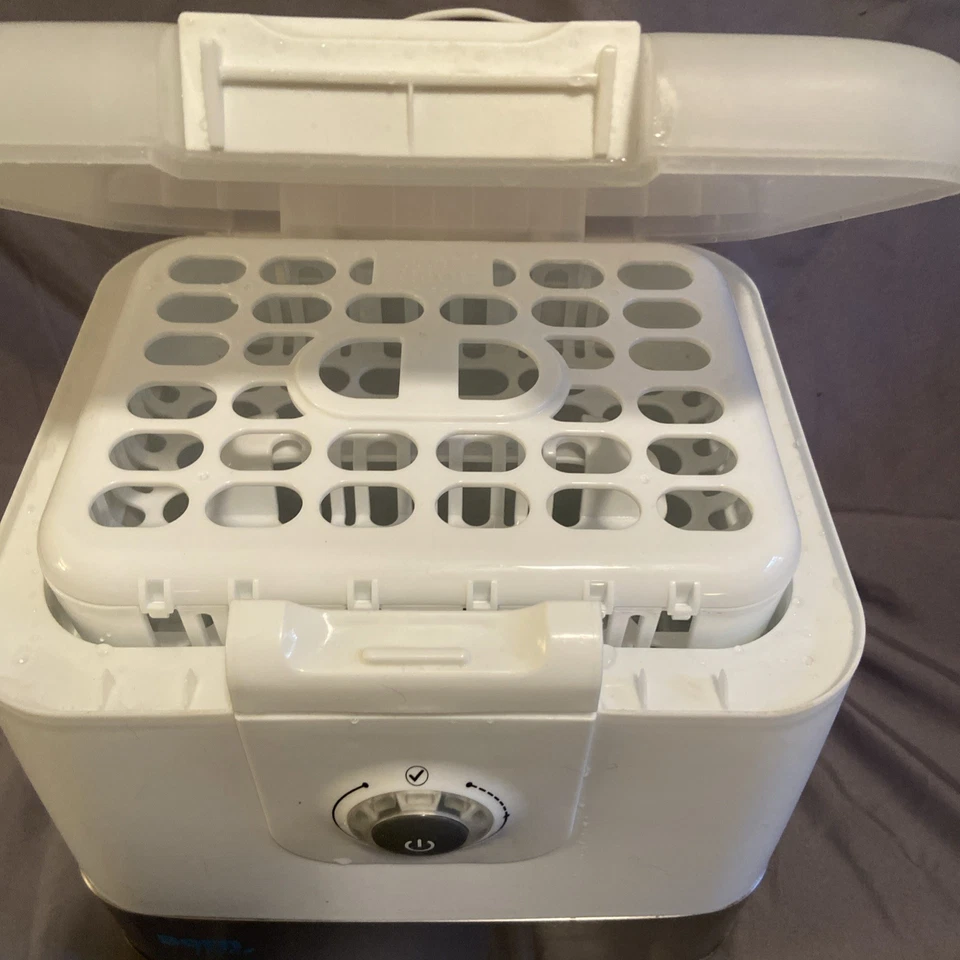 Esterilizador de biberón Born Free capacidad para 6 biberones ligeramente usado Foto 2 de 4