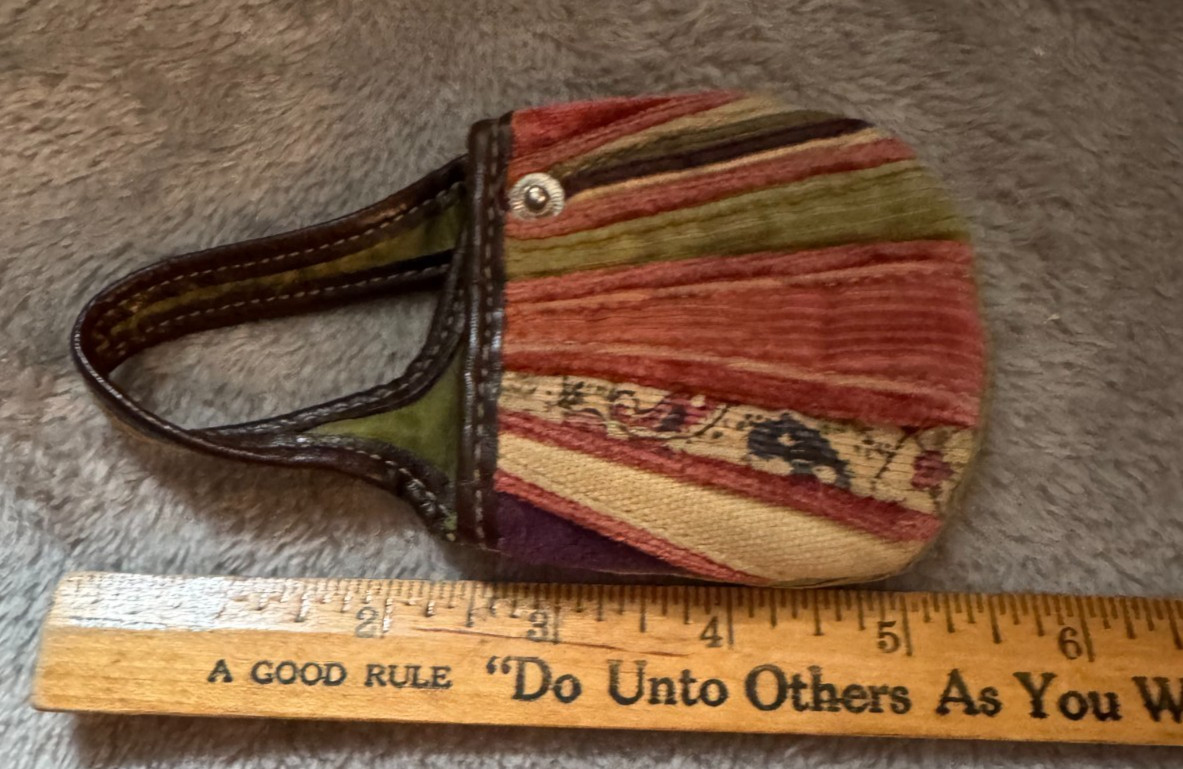 Small Material Change Purse - image 3
