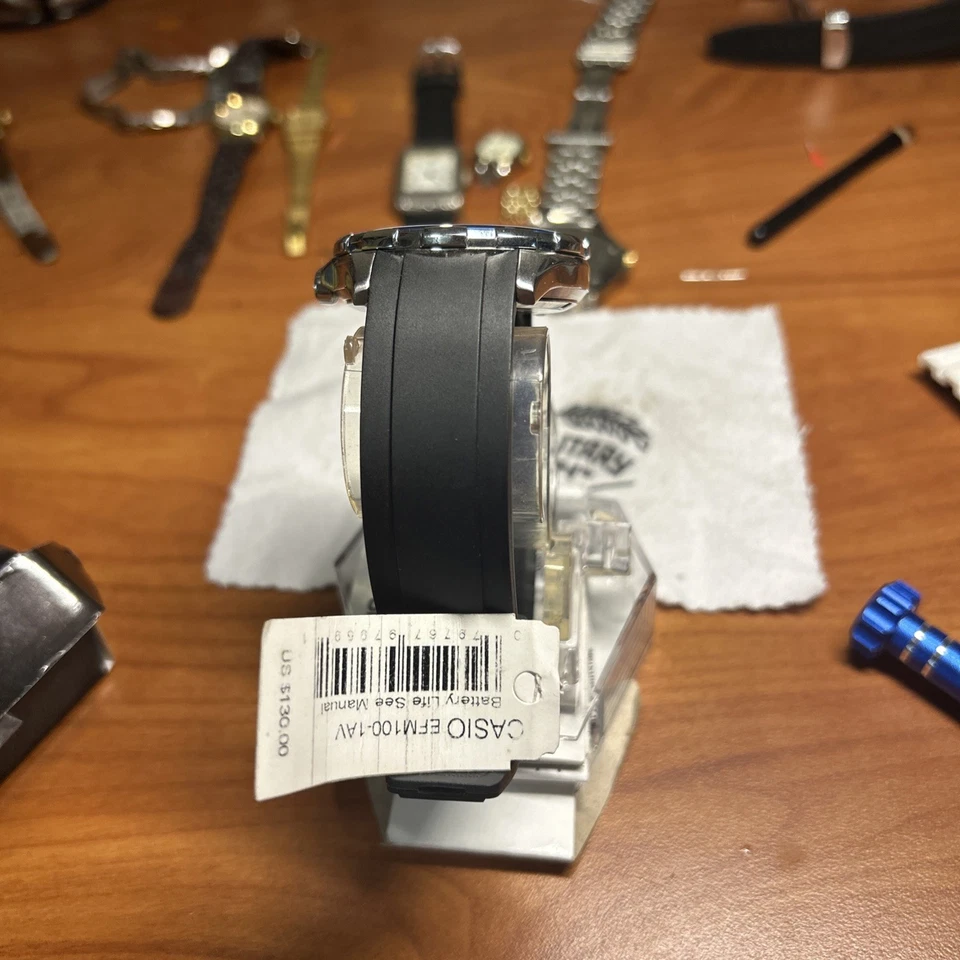 Nuevo reloj de buceo de cuarzo Casio Edifice EFM100-1AV 200M con correa original Foto 2 de 3