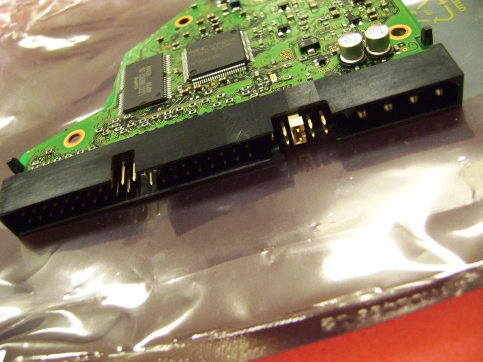 QUANTUM Fireball ST 3240AT IDE PCB Board 10-111010-01 REV A (Read All) - Image 3 of 4