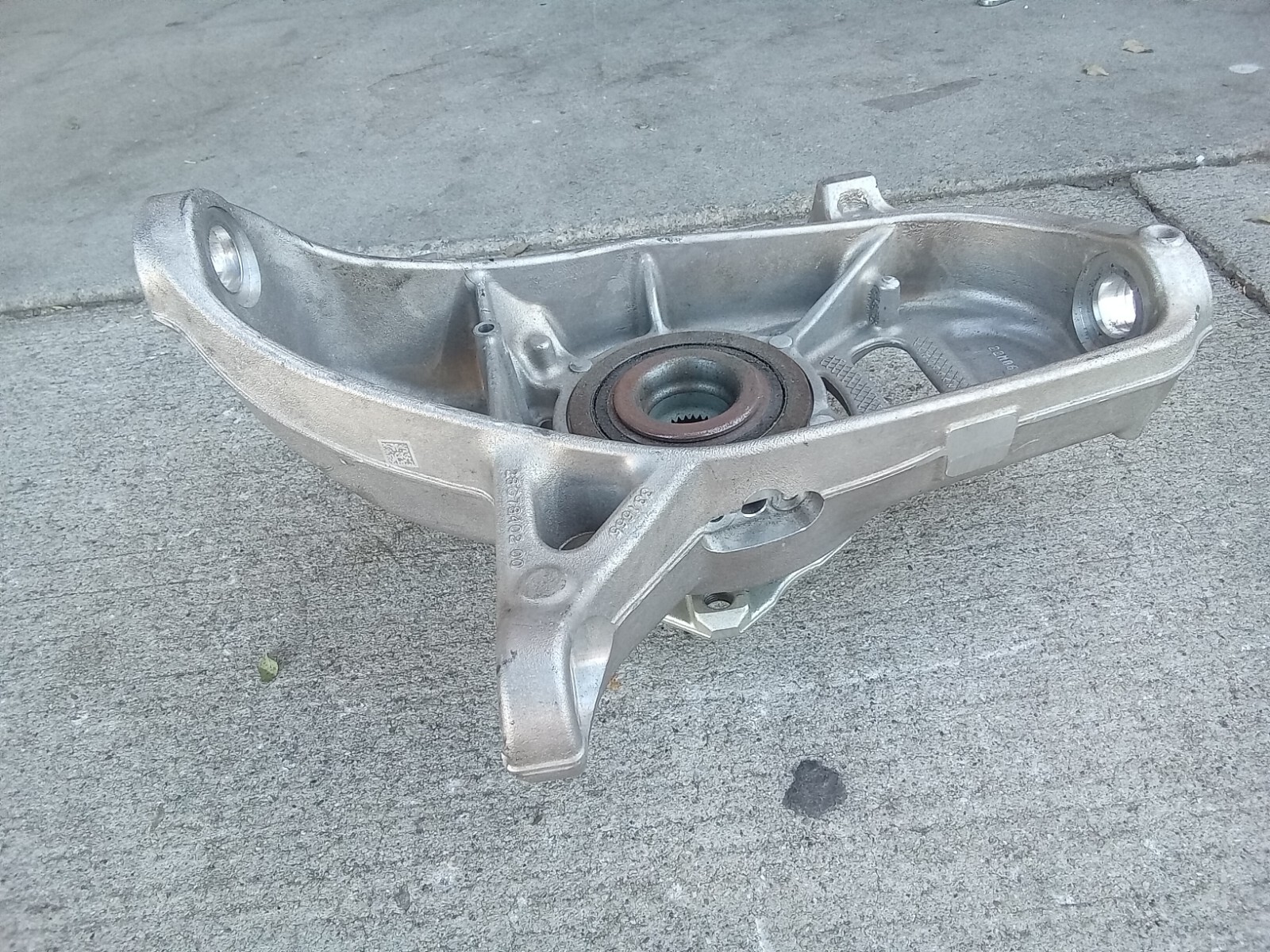 FERRARI F12 BERLINETTA HUB ARM 331665 28C78402 knuckle