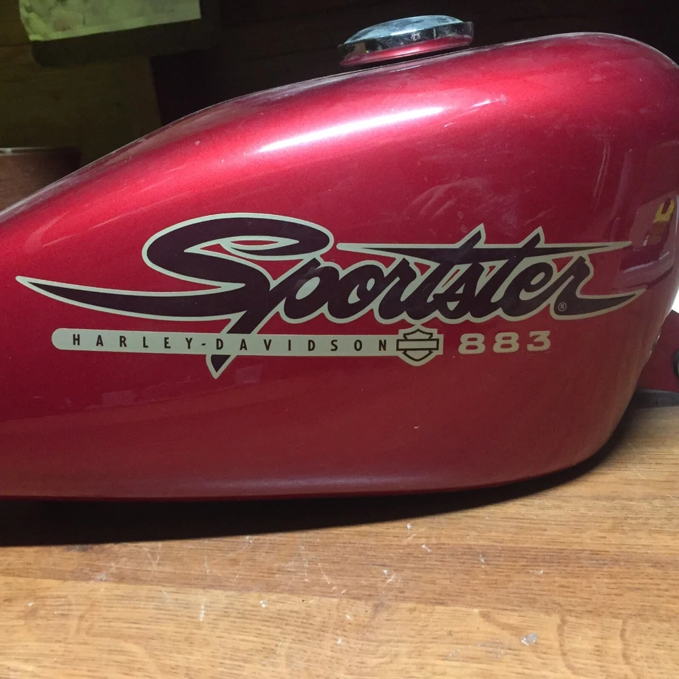 Harley Davidson Sportster 883 Iron Red Pearl New Never Run Great shape *CS Foto 2 de 4