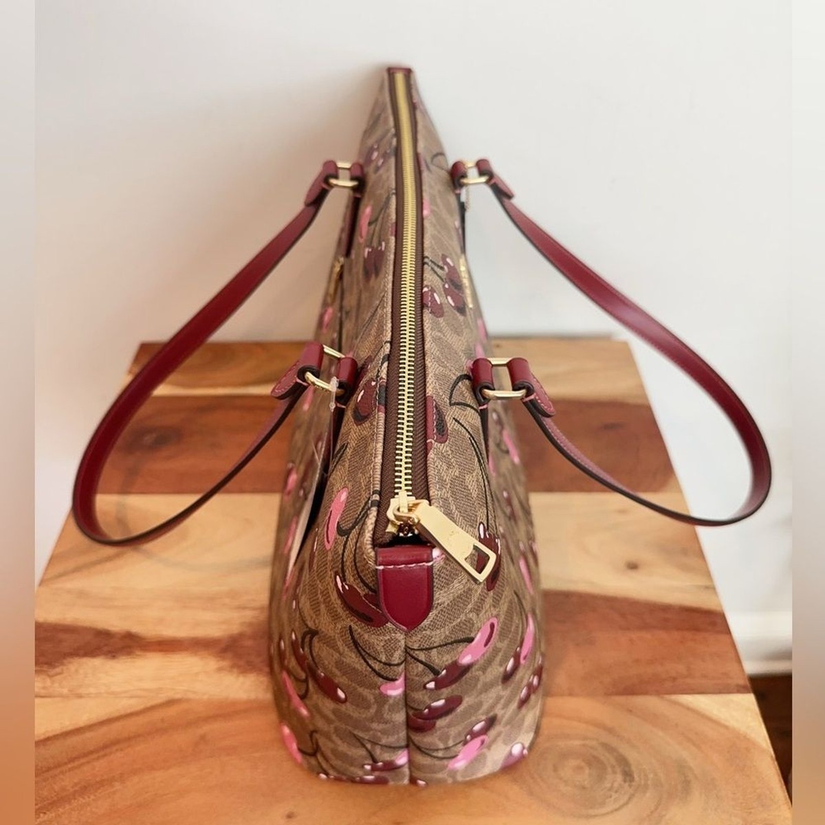 NWT Coach Gallery Tote Bag In Signature Canvas With Cherry