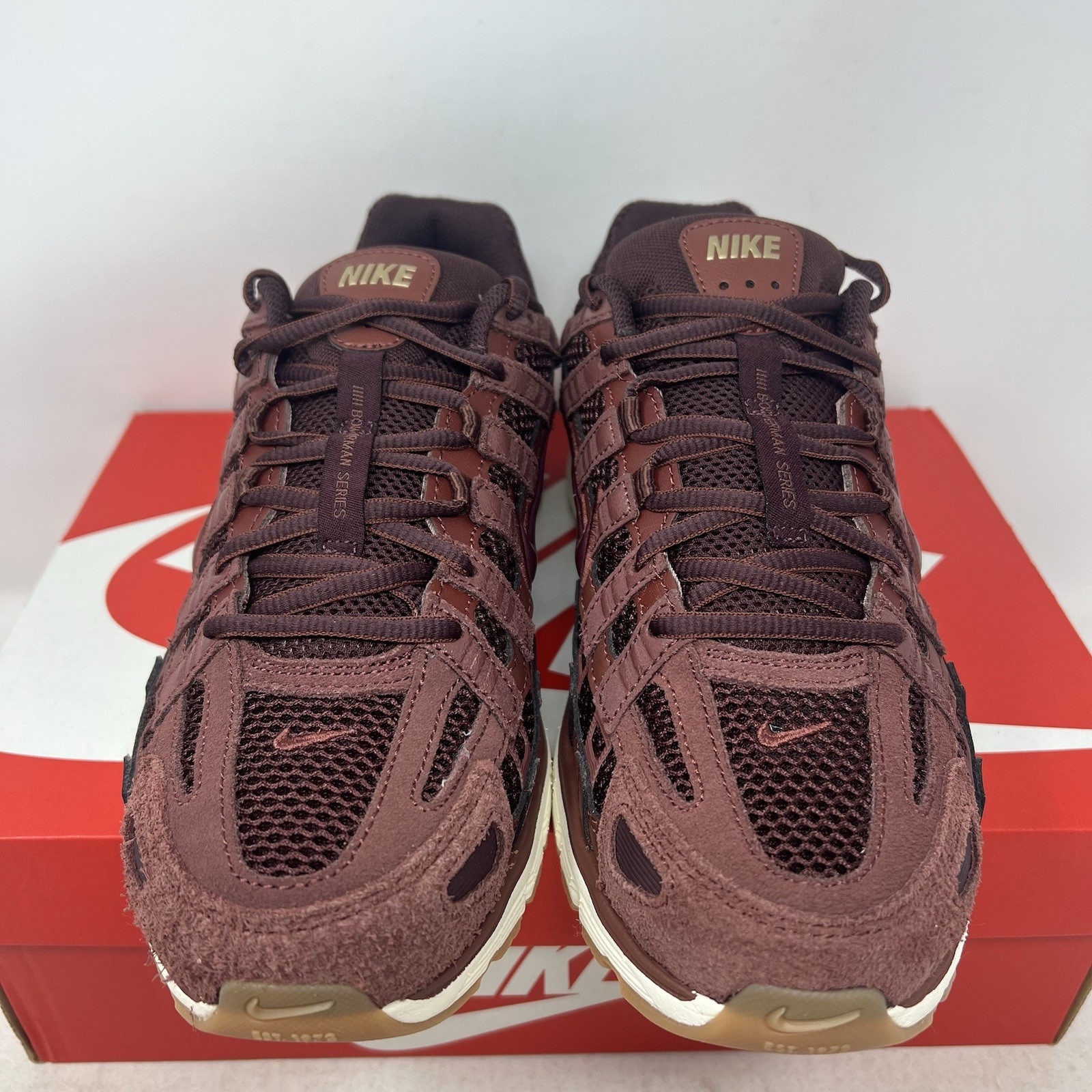 Nike P 6000 SE Dark Pony oro metallizzato bordeaux Crush scarpe uomo HF0015 200