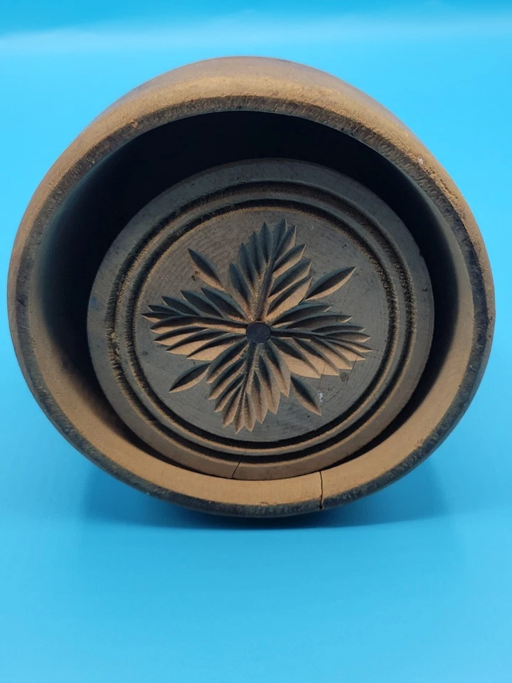 Hermoso molde de mantequilla antiguo grande de madera tallado a mano con sello de hojas Foto 2 de 4