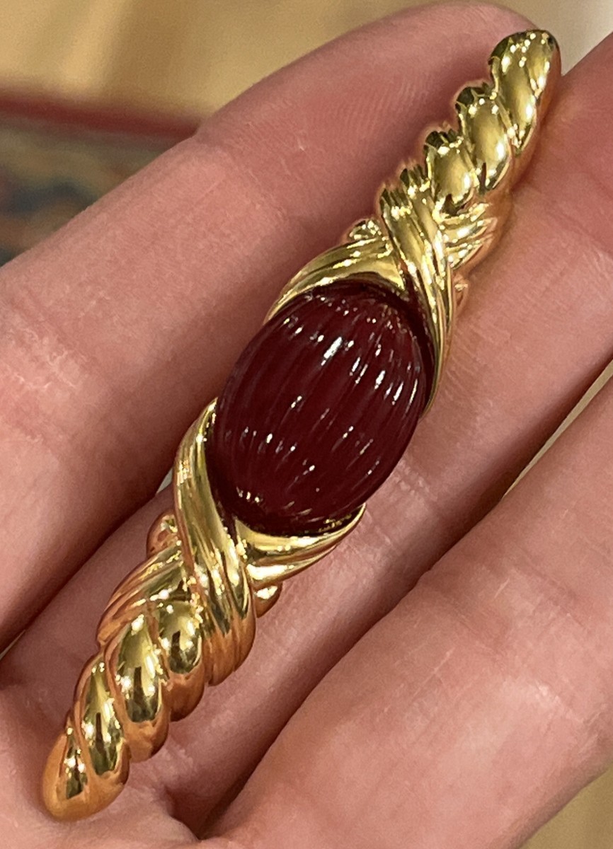 Vintage Trifari Red Cabochon Ribbed Center Stone Twisted