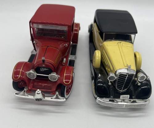 Signature Models 1:32 1933 Cadillac Fleetwood Phaeton & 1918 Cadillac Type 57 - Picture 7 of 13