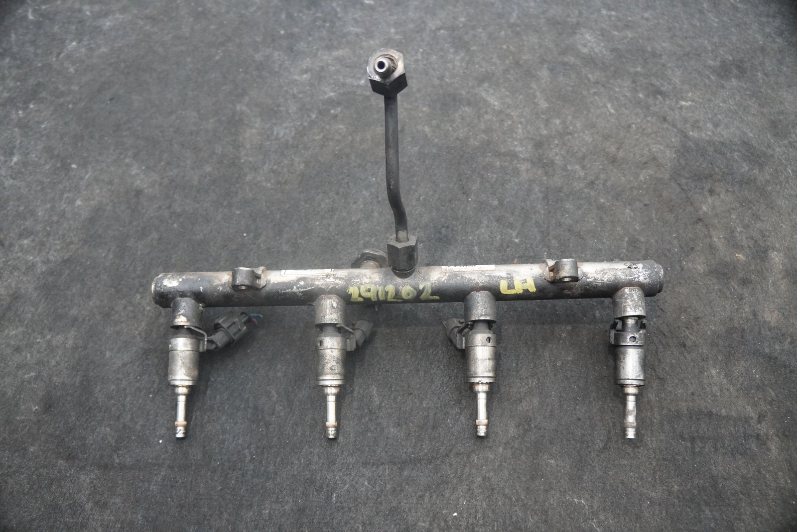 Left High Pressure Fuel Injection Rail Pipe 4 Injector 250777 Ferrari 458 *Note*