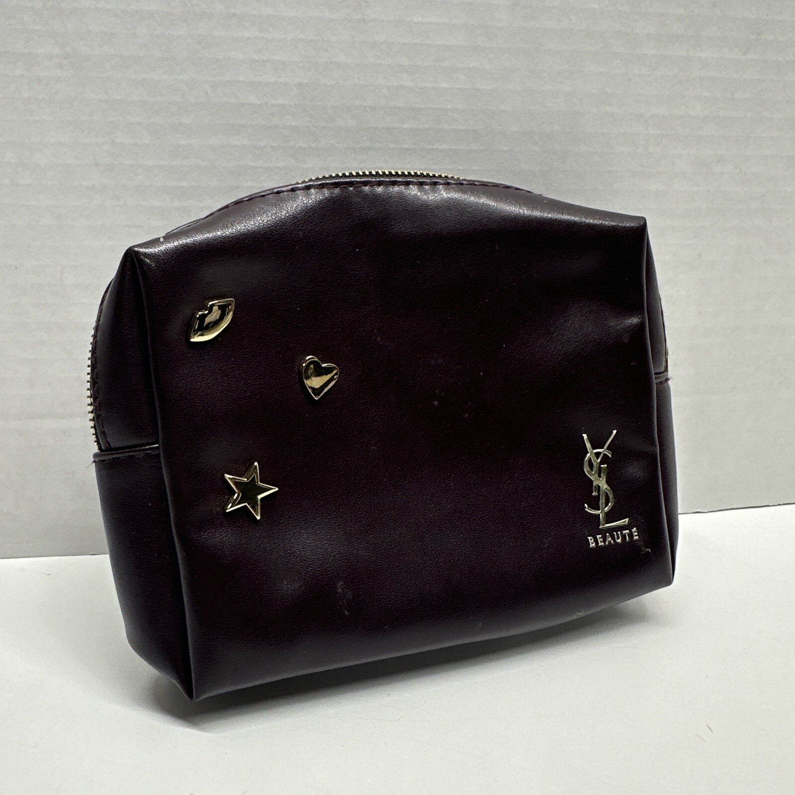 SAINT LAURENT Borsa trucco YSL Beaute pochette con cerniera Merlot rosso oro cuore stelle labbra 8" x 5 5"