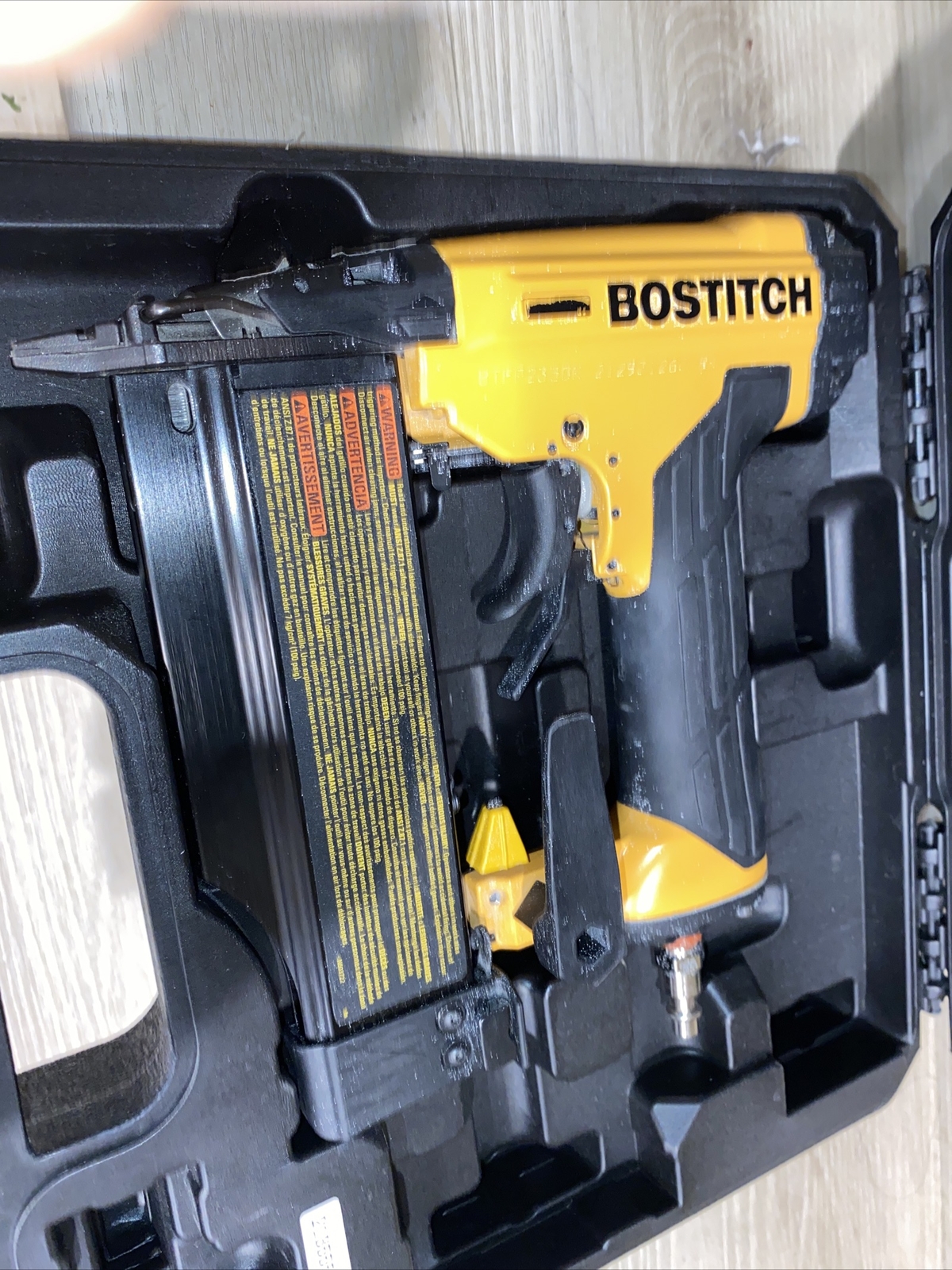 Bostitch BTFP2350K 2inch 23Gauge Pneumatic Pin Nailer Used