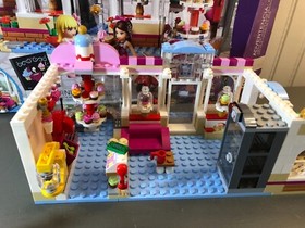 Lego Friends Heartlake Cupcake Cafe #41119 100% Complete
