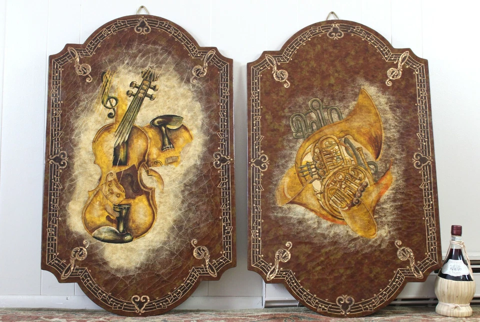 Par de placas de yeso pintadas a mano de 36" por Sarreid Ltd. Violín, corno francés, musical Foto 2 de 4