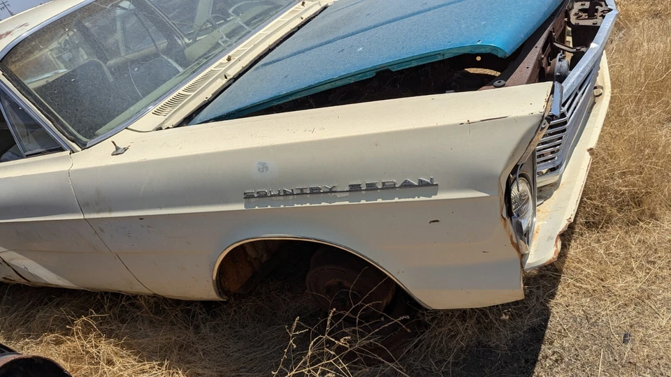 1965 FORD COUNTRY SEDAN WAGON MISC. NUTS AND BOLTS PARTING OUT COMPLETE CAR - Image 3 of 4