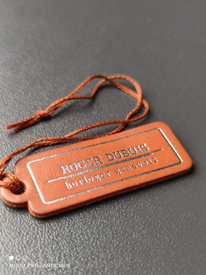 Reloj Roger Dubuis G40 02SQ 5 V3.79 Etiqueta colgante Etiqueta de cuero Pantalla en blanco Foto 2 de 4