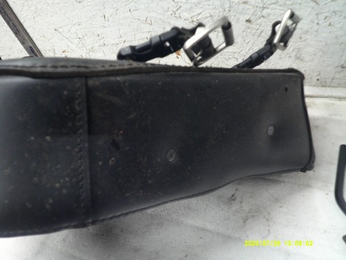04-20 H-D Sportster Saddlebag & Bracket - Picture 6 of 10