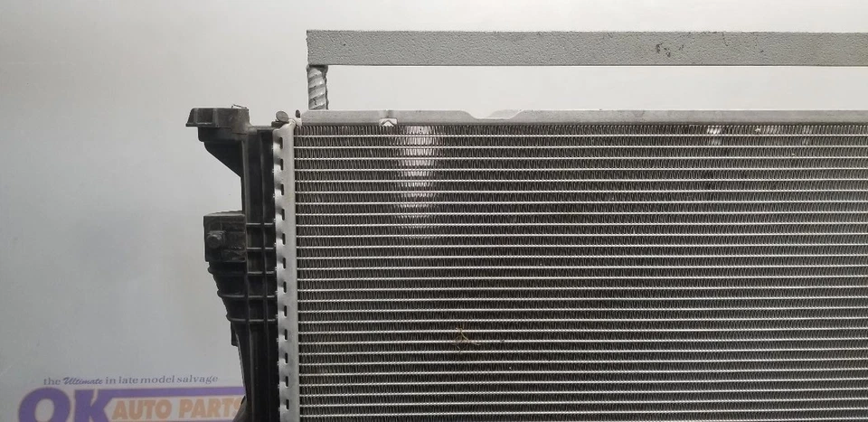 13 MERCEDES BENZ CLS63 AMG C218 5.5L ENGINE COOLANT RADIATOR 2185000200 Foto 3 de 4