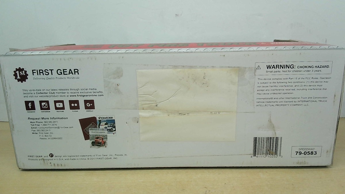 First Gear Speedway DuraStar 1:24 Fire Truck with Lights and