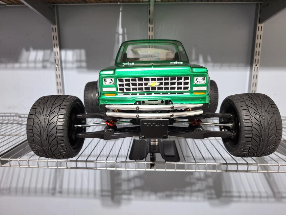 Traxxas E MAXX 3906 - Graphite Chassis w/ Aluminum Upgrades - Brushless Roller - Image 2 of 4