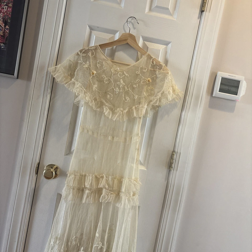 Vintage 1920's Edwardian Dress With Embroidered Details. Beautiful! - Image 3 of 4