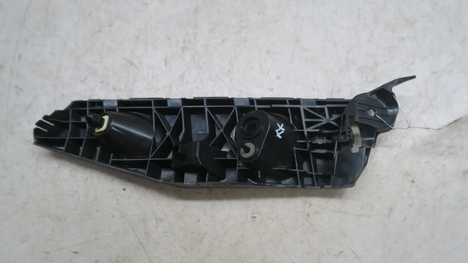 Soporte de retención de parachoques trasero izquierdo OEM N243502J1 Mazda MX-5 Miata 2016-2024 Foto 4 de 4