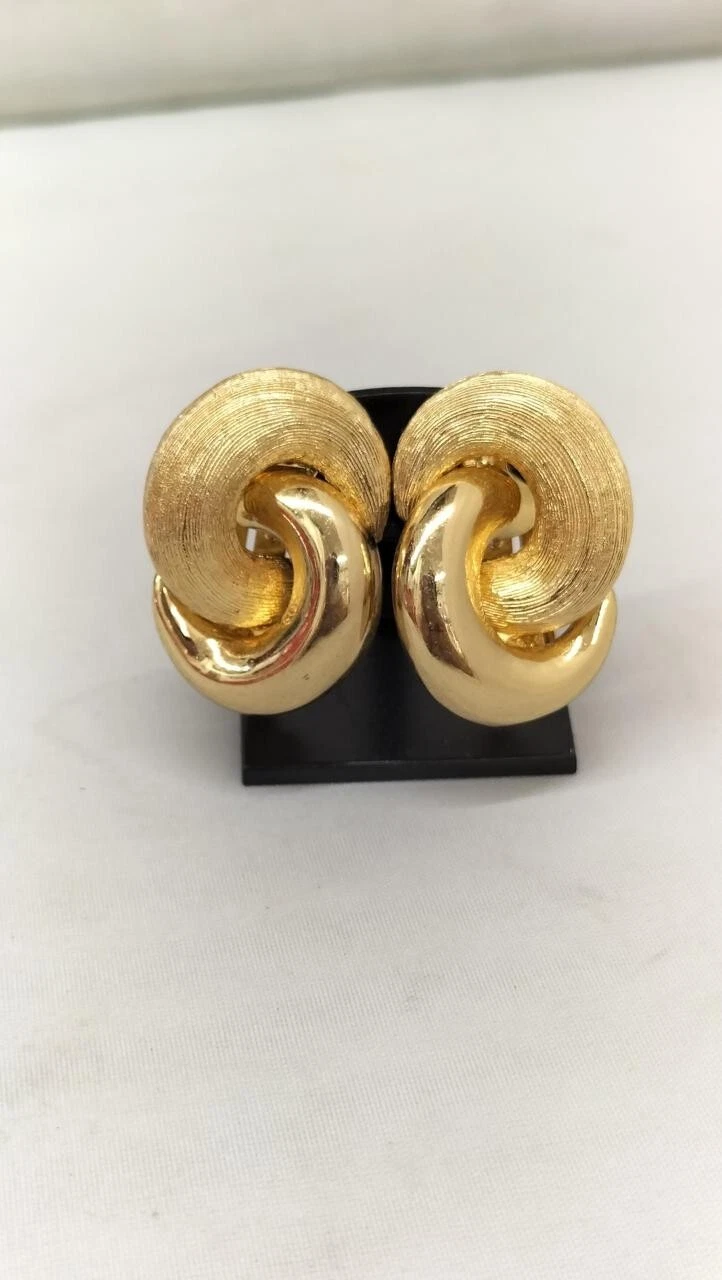 Boucles d'oreilles CHRISTIAN DIOR du Japon