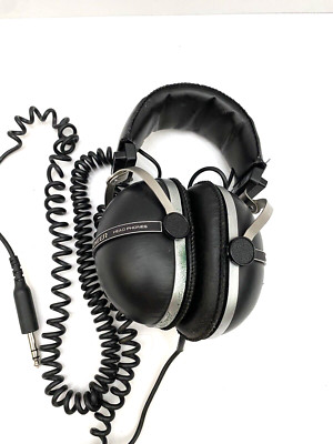 Vintage Pioneer SE-305 Over the Ear Stero Headphones 1/4” Jack