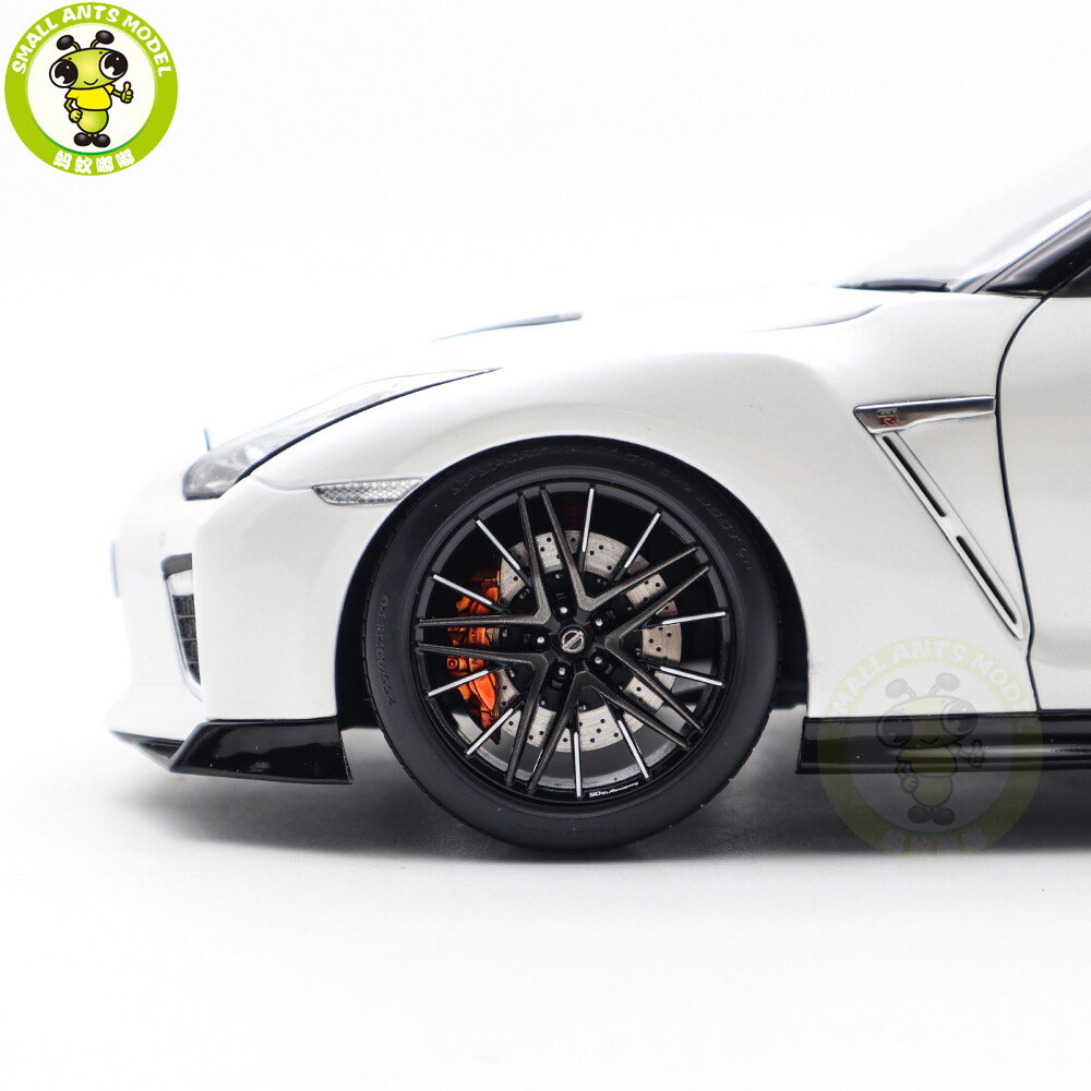 1/18 MOTORHELIX Nissan GT R GT-R R35 50th Anniversary White