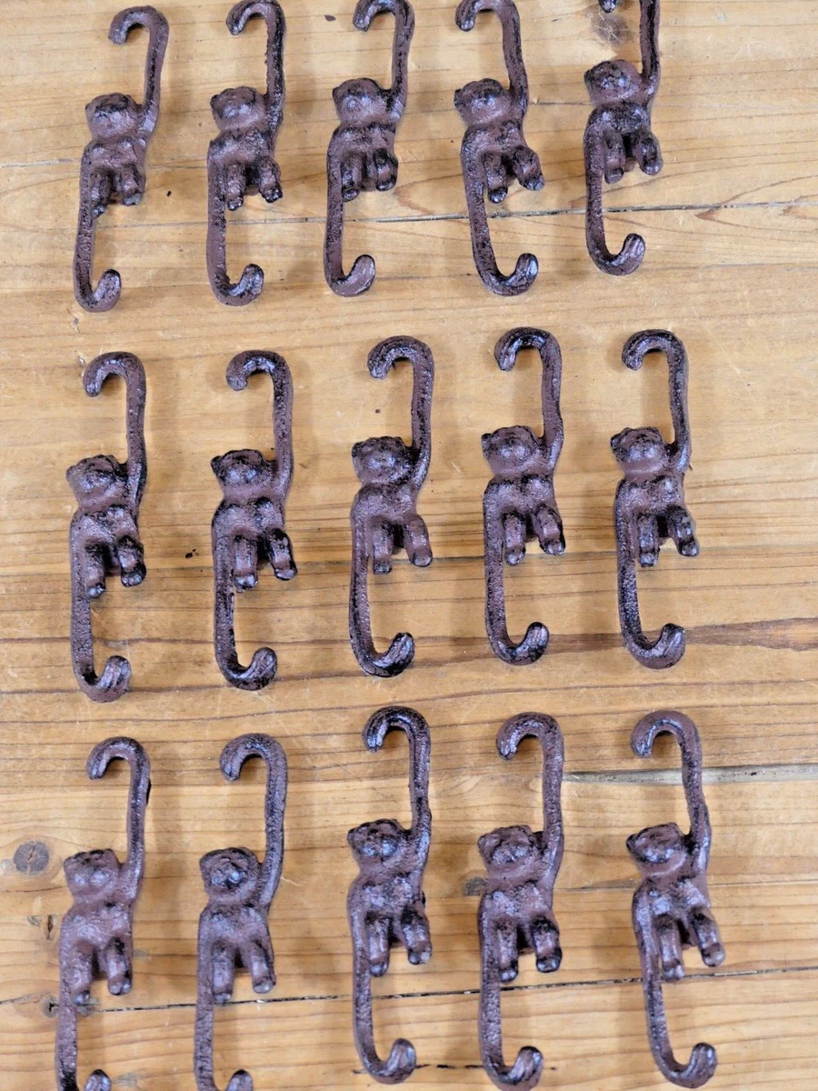 Small cheap vintage hooks
