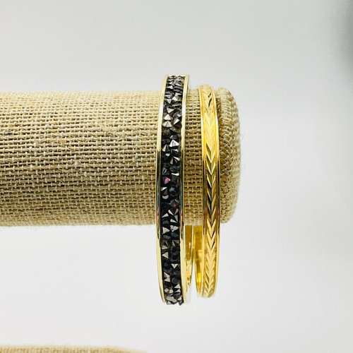 Lote de 2 brazaletes tono dorado con incrustaciones de cristal facetado texturizado y negro - Imagen 9 de 10