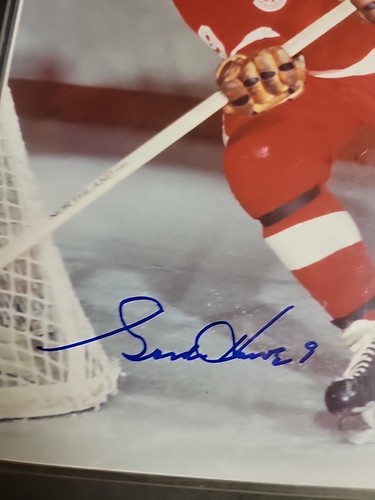 Gordie Howe Authentic Hand Signed 8x10 Photo With Coa - Picture 2 of 3