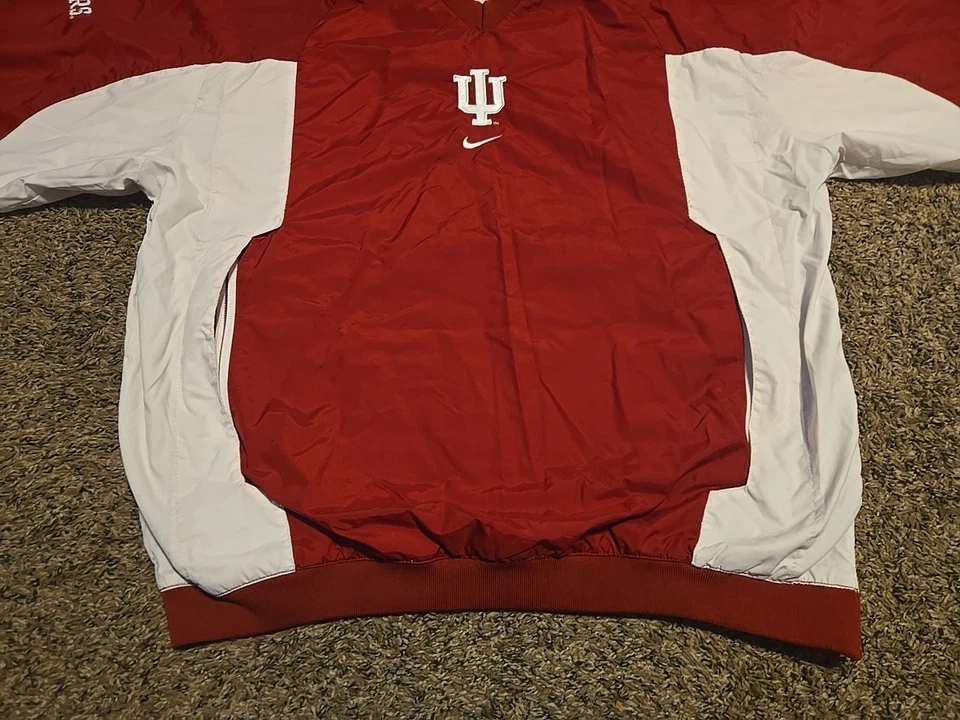 Chaqueta Pullover Rompevientos Vintage Indiana Hoosiers NIKE Team Center Swoosh Mediana Foto 2 de 4