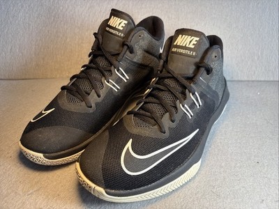 Nike Air Versatile Ii Black And White Men s Size 8.5 Very Good Condition