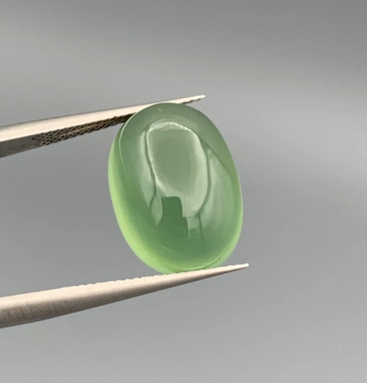 Serpentina de 9,80 quilates corte ovalado de Afganistán Foto 3 de 4