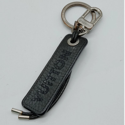 SUPER RARE LOUIS VUITTON Pebbled Black Leather Capital Keyring Charm Porte Cles