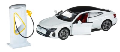 E AUTO '' AUDI R5 E-TRON GT , MODELLAUTO MIT LICHT U. SOUND , TOP , NEU , METALL 