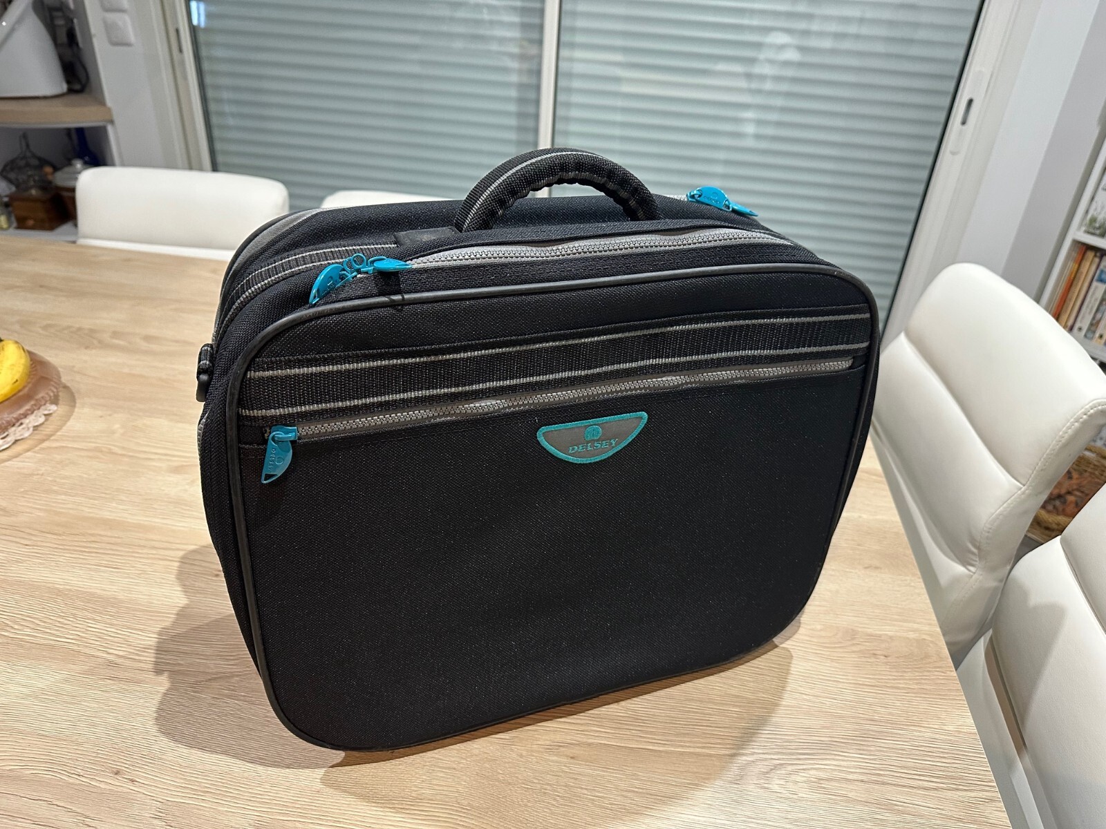 Bagage cabine DELSEY souple neuf et ultra léger à 4 roues multidirectionnelles