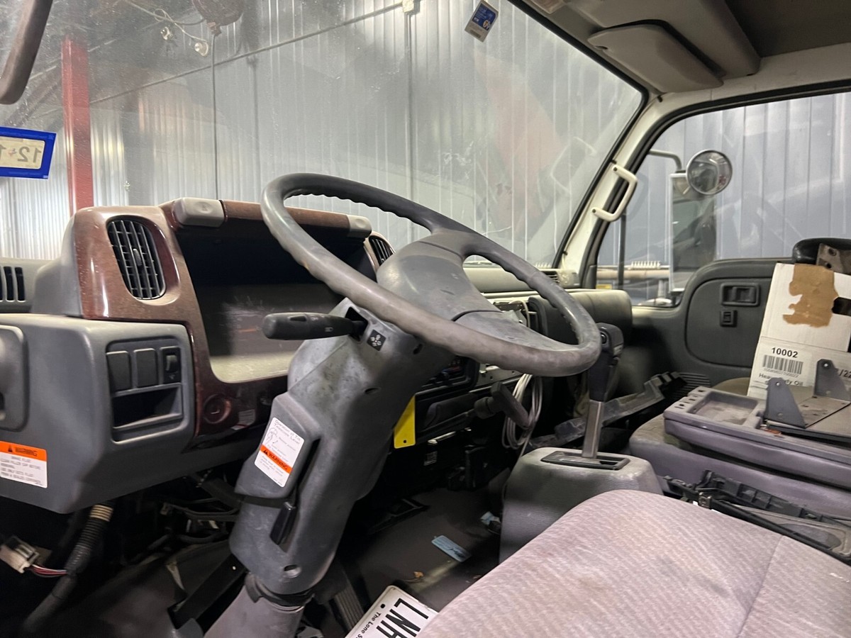 NISSAN UD Cab Assembly 1800 2000 2300 2600 3300 1995-2004 NISSAN UD Cab Assembly 1800 2000 2300 2600 3300 1995-2004
