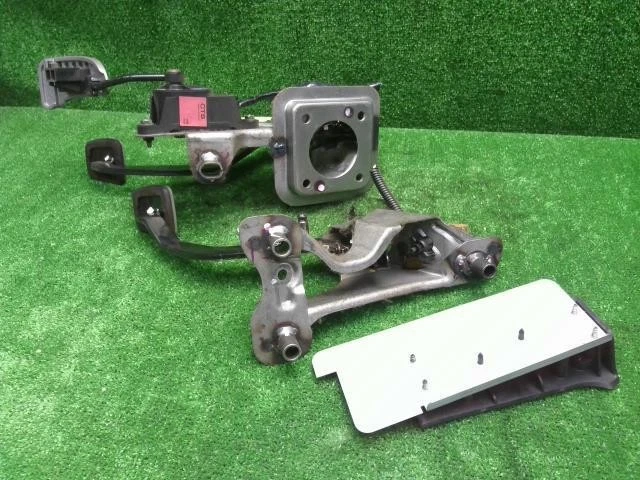 Juego reposapiés embrague freno gas pedal JDM NISSAN MARCH AK12 K12 OEM RHD usado Foto 2 de 4