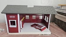 Breyer Stablemates Red Stable Set Missing Top Chimney. Good Condition
