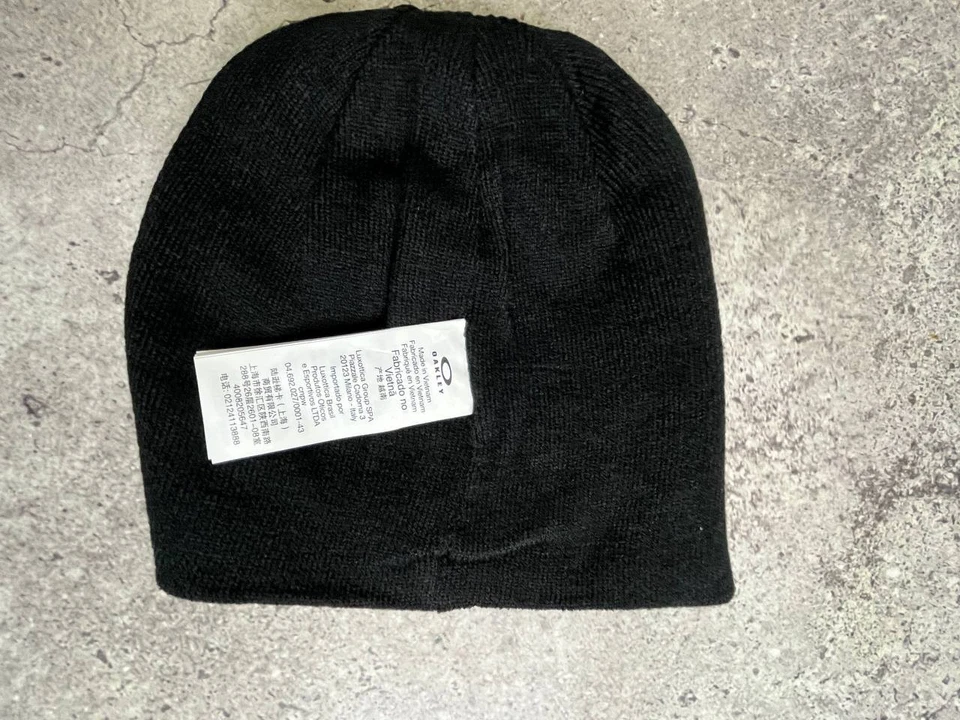 Vintage Oakley Knit Beanie Black White — Icon Logo Winter Hat — Streetwear - Image 4 of 4