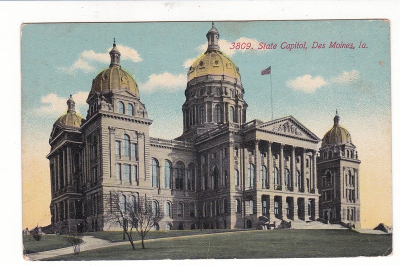 Des Moines, Iowa antique postcard / State Capitol